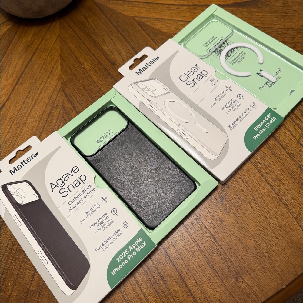Agave Snap Case for iPhone 17 Pro Max. Clear and Black Leather